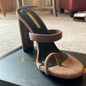 Kim K inspired heels, brand new in mint condition